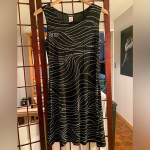 Black/white stretchy summer dress